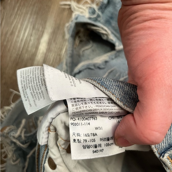 Levi’s distressed denim cutoff shorts - Picture 3 of 4